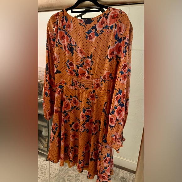 BEYOND THE RADAR WOMEN'S FLORAL DOT SATIN LONG SLEEVE MINI DRESS - Picture 6 of 6